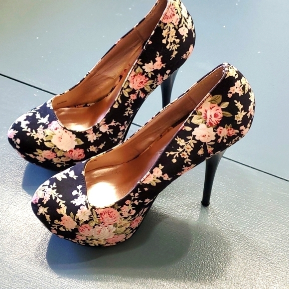 5" FLOWER STELLETO HEALS.  Pink floral print on black fabric. Charlotte Ross. 5. - Picture 1 of 12